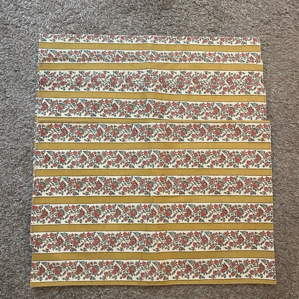 Pottery Barn. Set of 4 Fabric Placemats.